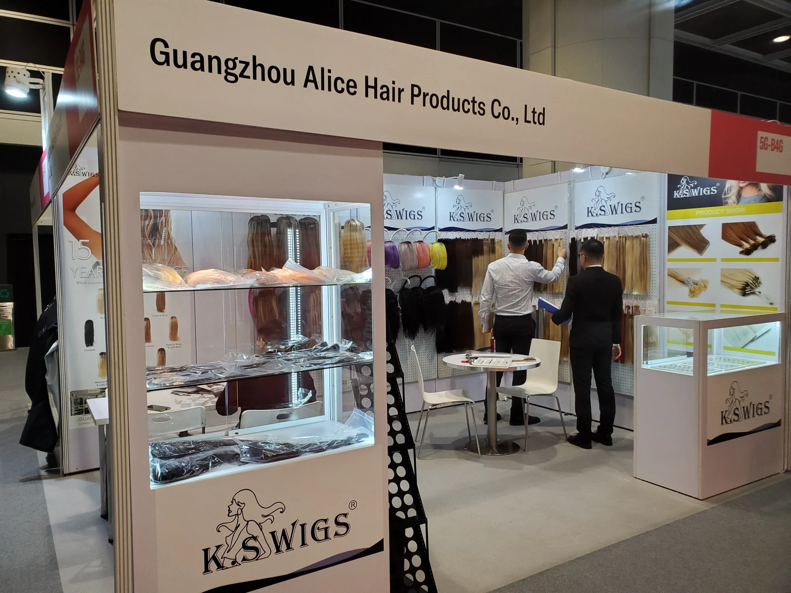 KS at the beauty exhibition in Hong Kong, 2019 — photograph 3